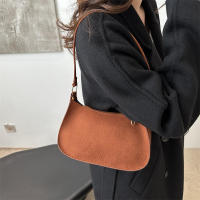 Bolso Hobo pequeño con textura roja para mujer, bandolera de un solo hombro, a la moda - details 6