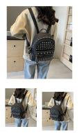Mochila con remaches para chica, morral versátil y a la moda para viajes y ocio, 2024 - details 8