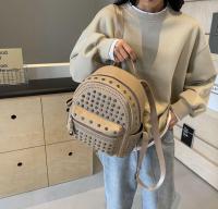 Mochila con remaches para chica, morral versátil y a la moda para viajes y ocio, 2024 - details 25