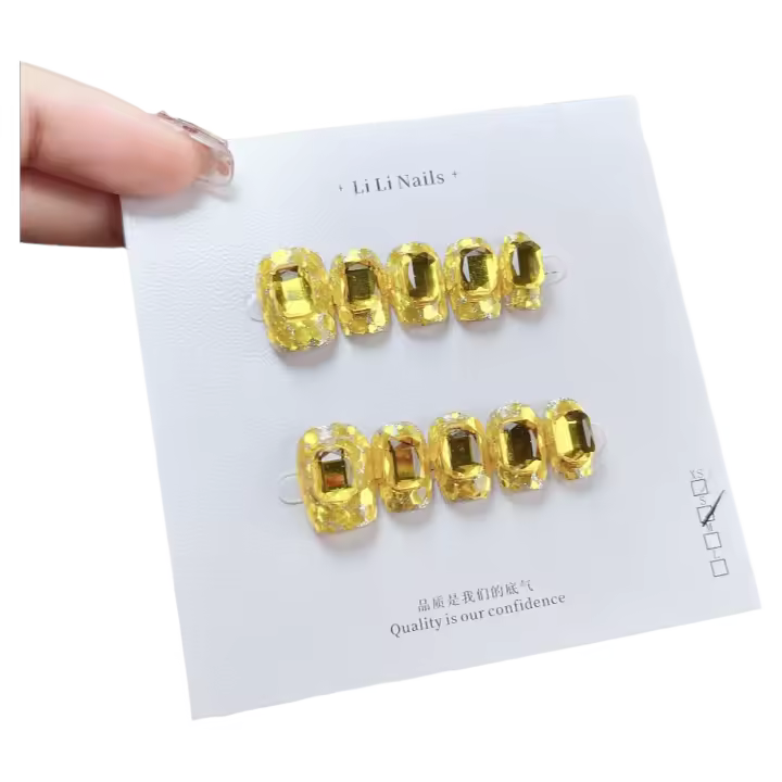 Unas postizas de uñas doradas llenas de brillo - Estilo elegante para una apariencia impecable - 1
