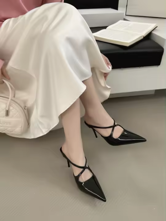 Bolsa de tacón fino de charol puntiagudo cabeza media zapatillas mujer desgaste nueva plata tacón alto medio Toller zapatos individuales - 1