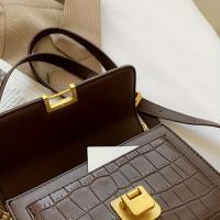 Bolso de Mano de Estilo Francés con Abrigo de Cocodrilo Color Marrón Ligero, Cierre de Hebilla, Liner de Poliéster, Pintado de Borde, Monedero Cuadrado de Moda Pequeño - details 3