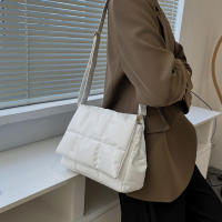 Hombro de gran capacidad para mujer, bolso cruzado acolchado a cuadros de moda de diseñador - details 10