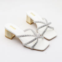 Sandalias de tacón con tira fina y strass - details 9