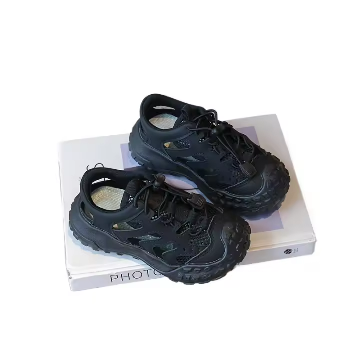 Sandalias deportivas de verano 2025 para niños, nueva moda con suela suave, zapatos antideslizantes para niñas, zapatos de playa con puntera hueca para niños. - 1