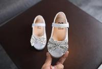 Zapatos de baile con gancho y bucle de princesa elegantes planos para niño brillante de cuero con lazo para niña, 2024 - details 4