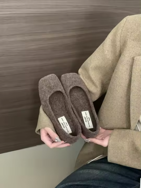 Zapatos individuales esponjosos de moda de gama alta nuevos zapatos planos de hadas con temperamento de brisa nocturna francesa zapatos de algodón de terciopelo de invierno femenino - 1