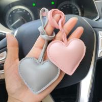 LLavero de corazón de cuero PU de moda, llavero de coche, colgador de cuero PU de amor, colgante de bolso de 14 colores a la moda para hombres - details 13
