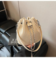 Bolso minimalista de cubo para mujer Cierre con cordón, bolso de mano elegante para uso diario y formal Accesorio de moda en tonos beige, negro, gris, khaki, rosa Finalización texturada - details 11