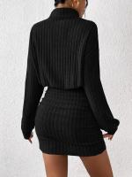 Vestido cruzado a la cadera de manga larga con cuello alto y tiras de punto delgado y elegante - details 3