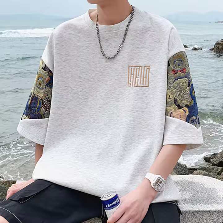 Camiseta de Manga Corta de Moda Coreana para Hombres Algodón Suelto, Manga Media, Diseño de Parche, Nuevo para el Verano, Conjunto Casual - 1