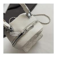 2025 nuevo Xiaoxiangfeng rombo cadena mochila bolsa mujer simple usted portátil pequeña mochila - details 12