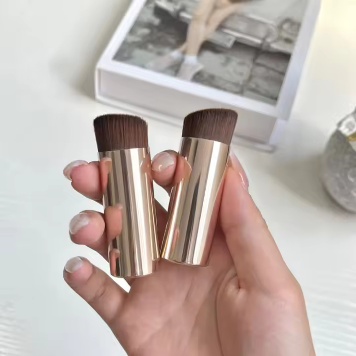 Base de maquillaje líquido 4 en 1, base de maquillaje 4 en 1, suero protector solar de espectro ligero, corrector hidratante líquido de cobertura completa SPF 50 - 1