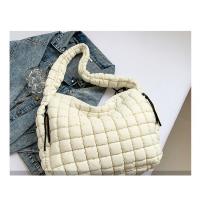 Bolso de hombro tipo bandolera con diseño de nubes plisadas para mujer, bolso de mano de gran capacidad con doble cara y doble tirón - details 20