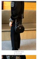 Nueva Bolsa de Cosméticos Redonda Pequeña Versátil 2025 Bolsa de Hombro Chic para Fashionista - details 6