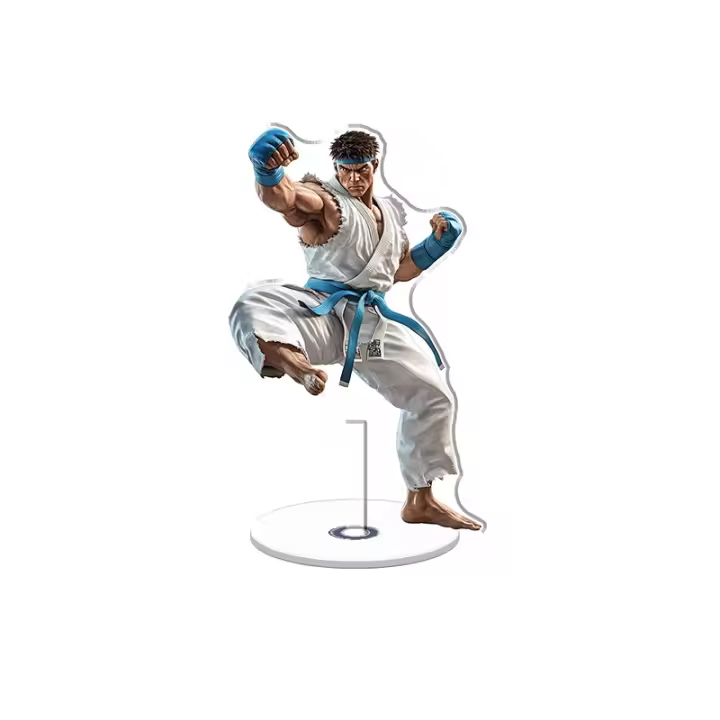 La exhibición acrílica giratoria presenta a Kaczmerka de Street Fighter 6 con un traje de karate blanco y azul demostrando un patada alta con exquisitos detalles. - 1