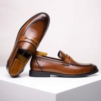 Mocasines de cuero estilo británico casual negro con un pedal y gorro. - details 21