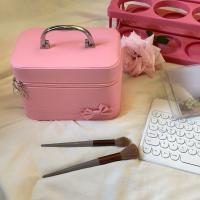 Bolsa de maquillaje de cuero PU con lazo rosa, caja de almacenamiento de productos para el cuidado de la piel con mango de aleación portátil, estuche de maquillaje de mano impermeable de gran capacidad - details 3