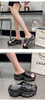 Sandalias con cordones de suela gruesa para mujer, zapatillas de playa al aire libre con aumento de altura, diseño de zapato plano, verano 2025 - details 6