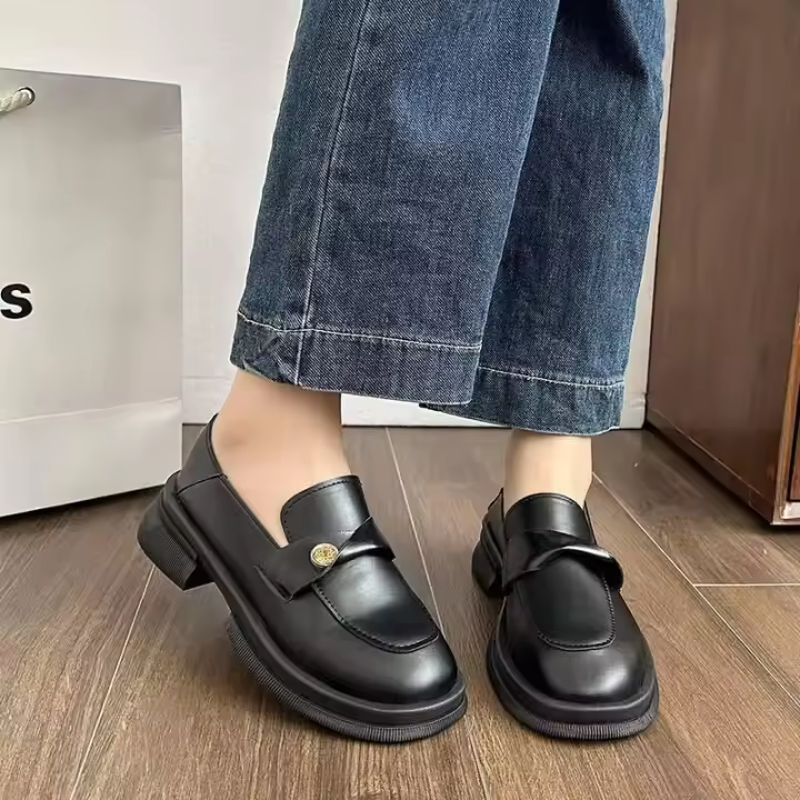 Zapatos casual británicos de mujer con suela gruesa y parte superior de un solo cordón, cuero negro ligero, nueva colección - 1