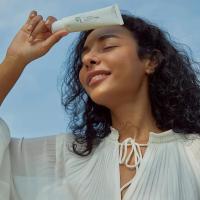Loción de protección solar Protección solar de larga duración Crema blanqueadora de bloqueador solar ligera y no grasa Anti-UV Facial suave - details 10