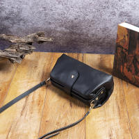 Europea y americana retro de cuero de la PU boca bolsa dorada doctor bolsa clip bolsa casual mini bolsa de mensajero - details 26