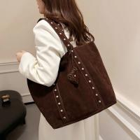 Bolso de mano con remaches para mujer, bolsa de hombro con diseño de nicho, a la moda, para otoño e invierno, 2024 - details 15