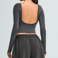 Top de yoga de manga larga con espalda abierta para mujer, ropa deportiva sexy con espalda abierta, Top corto con diseño de espalda en U - details 2