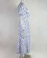 Vestido plisado de manga corta con cuello en V - details 3