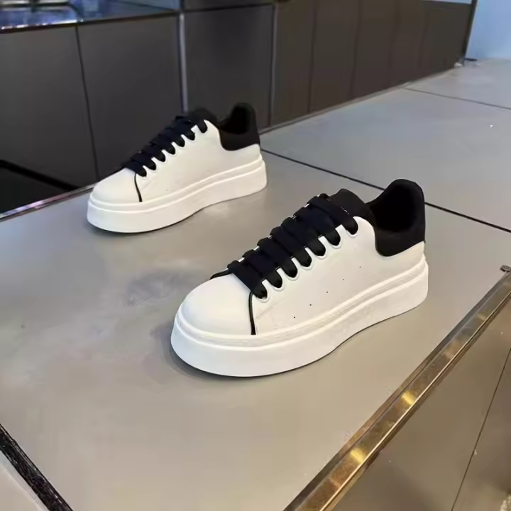 Zapatillas Blancas McQueen Zapatos Casuales para Hombres en Otoño Zapatos Deportivos de Moda para Todos los Matos - 1