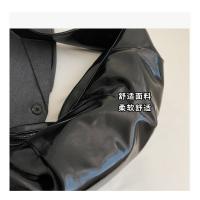 Cuero suave plisado Dumpling Bolso de la Mujer 2025 Nuevo, Cuerno de vaca Bolso de hombro de correa ancha, Negro - details 13