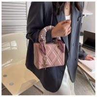 Bolso pequeño de moda para mujer, bolso de un solo hombro a la moda de verano, bandolera con costuras acolchadas, bolso versátil de princesa Diana 2025 - details 15