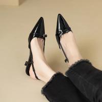 Sandalias de tacón medio de charol puntiagudo rojo vino francés para mujer, zapatos vacíos Retro con tacón ajustado en la espalda, novedad de verano 2025 - details 10