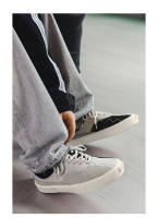 Zapatos de verano 2025 para hombre, transpirables, de tela impermeable, bajos, de nicho, cómodos y a juego. - details 0