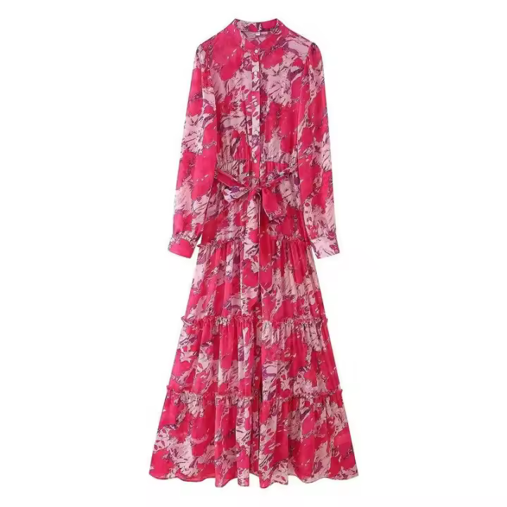 Vestido de Chiffon Adelgazante con Cuello Alto y Estampado de Cinturón - 1