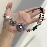 Collar de mariposa de flor de cristal para mujeres nicho de alto grado sentido cadena de clavícula viento vintage gargantilla industrial pesada - details 0