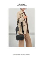 Bolso Cuadrado Bordado Clásico Mini Bolso de Cambio de Llave para Mujer con Correa de Hombro Ancho - details 7