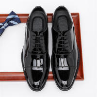 Vestido de cuero, zapatos de cuero de tres articulaciones, zapatos de hombre de charol blanco, zapatos de cuero casual. - details 3