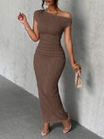Elegante Vestido de Fiesta para Mujer Manga Corta, Escote Asimétrico, Ajuste Ajustado, Tejido Elástico Perfecto para Eventos Nocturnos o Cócteles - details 9