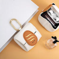 Mini billetera con diseño en miniatura de limón, huevo frito, pepino y pan - details 1