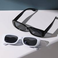 2piezas Gafas de estilo retro cuadradas para mujeres - Blanco y Negro, Montura de policarbonato, Ideal para conducir y leer, Accesorio de moda |   aspecto vintage |   Gafas duraderas - details 0