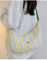 Bolso de mensajero de gran capacidad para estudiantes informales, nuevo bolso de hombro versátil a rayas de color en contraste para mujer, bolso de viaje personalizado tipo dumpling. - details 20
