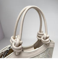 Bolso de cubo para mujer de estilo chino no tradicional Bolso mensajero de lujo ligero de alta gama - details 5