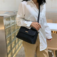 Bolso bandolera informal negro de piel sintética con solapa tipo mensajero de hombro simple para mujer - details 9