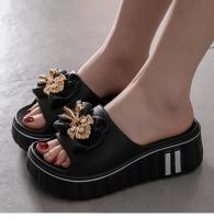 Sandalias deslizantes elegantes con adornos florales para mujer - Colección Verano 2025, zapatos de playa antideslizantes, resistentes a los olores y duraderos con suela gruesa acolchada para comodidad en interiores y exteriores, zapatillas de interior | - details 7