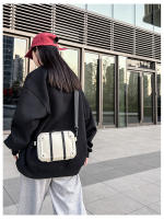 Bolso de remache personalizado para hombres de moda, popular bolso cuadrado pequeño blanco fresco, bolso de mensajero de hombro para mujeres de moda. - details 15