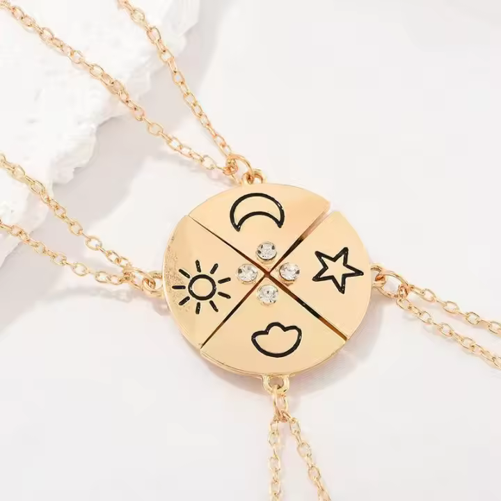Collar con Colgante de Sol, Luna, Estrella y Nube - Diseño para Amigos, Joyería de Acero Inoxidable para Mujeres y Adolescentes - 1