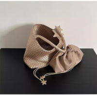 Diseño de nicho bolsa tejida a mano bolsa de mano de gran capacidad casual viento perezoso solo hombro axilas bolsa de cubo - details 10