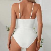 Traje de baño de una pieza con cuello en V profundo y tirantes de color sólido - details 2
