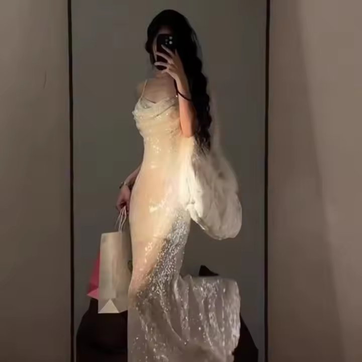 Vestido francés ligero de lujo de alta gama, súper hermoso y adelgazante, mono con tirantes de lentejuelas blancas para banquete de estilo imperial YA - 1